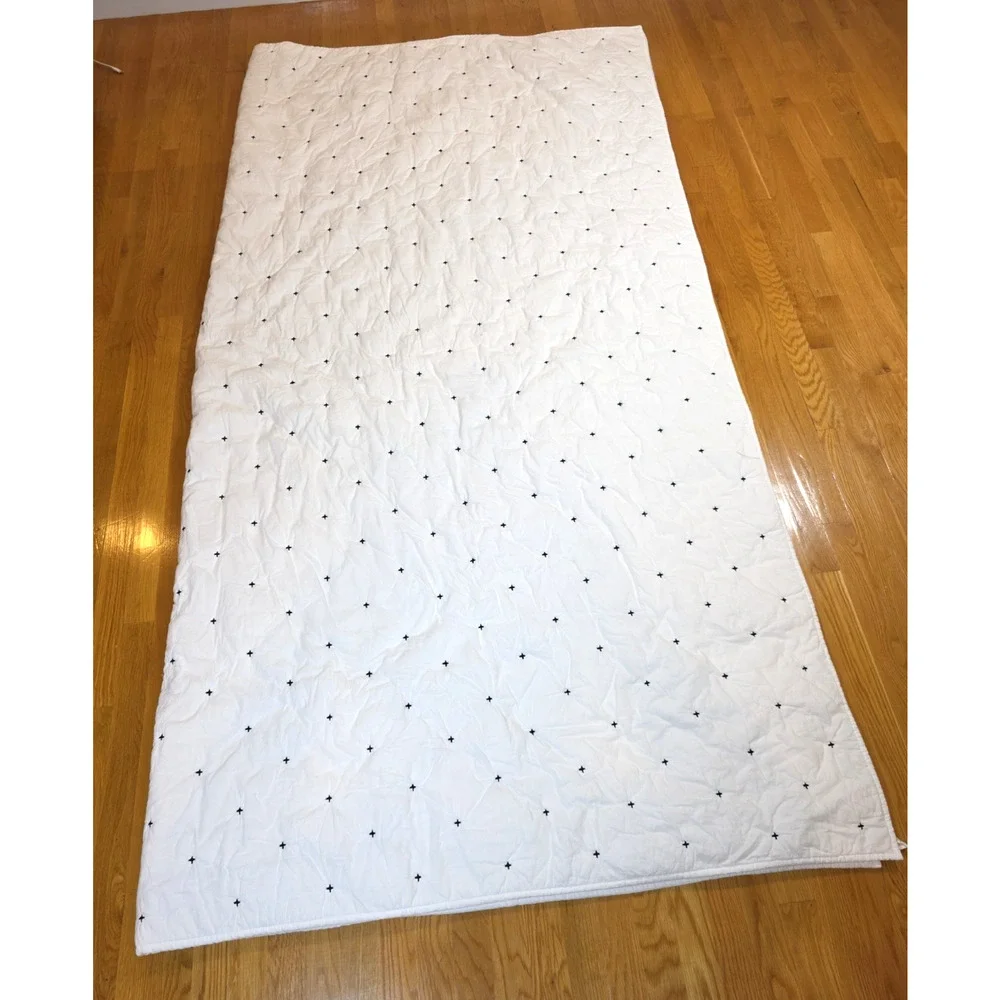 Brooklinen Black Lorimer Lightweight Quilt Queen White Black Cross Stitch Cotton